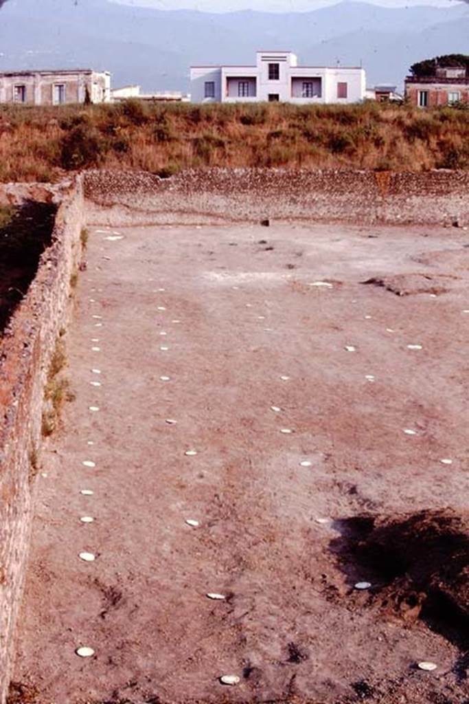 I.22 Pompeii. 1974. Looking south at completed excavation. Photo by Stanley A. Jashemski.
Source: The Wilhelmina and Stanley A. Jashemski archive in the University of Maryland Library, Special Collections (See collection page) and made available under the Creative Commons Attribution-Non Commercial License v.4. See Licence and use details. J74f0523