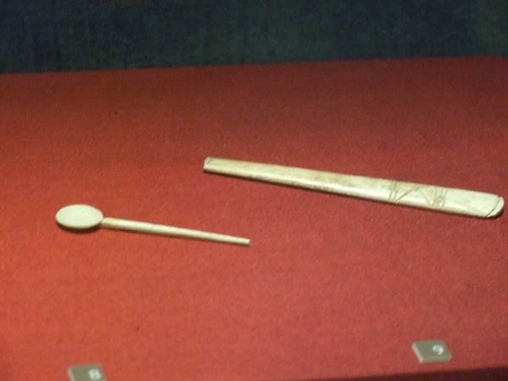 II.1.4 Pompeii.   Bone spatula (on right). SAP 10672a. Photographed at �A Day in Pompeii� exhibition at Melbourne Museum.  September 2009.