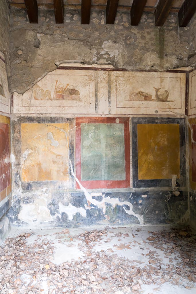 II.1.12 Pompeii. July 2021.
Looking towards west wall of triclinium. Photo courtesy of Johannes Eber.