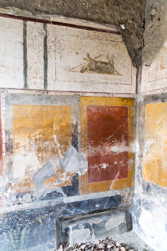 II.1.12 Pompeii. July 2021.
South wall of triclinium at west end, with recess for couch. Photo courtesy of Johannes Eber.