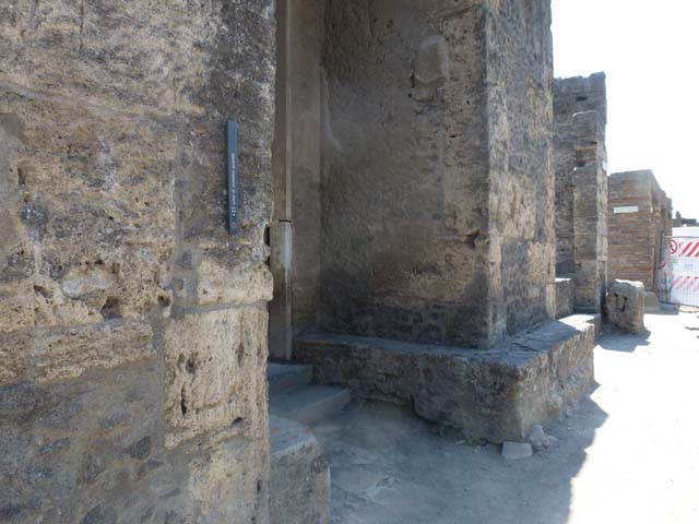II.2.2 Pompeii. July 2011. Fountain base which may have held a statuette. Photo courtesy of Rick Bauer.
