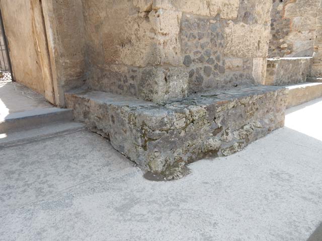 II.2.2 Pompeii. December 2005. Room 1, remains of flooring on south side of atrium.