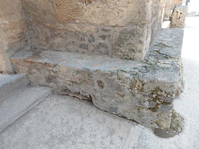 II.2.2 Pompeii. December 2005.  Looking north across atrium to entrance. The doorway to room 7 is behind scaffolding.
