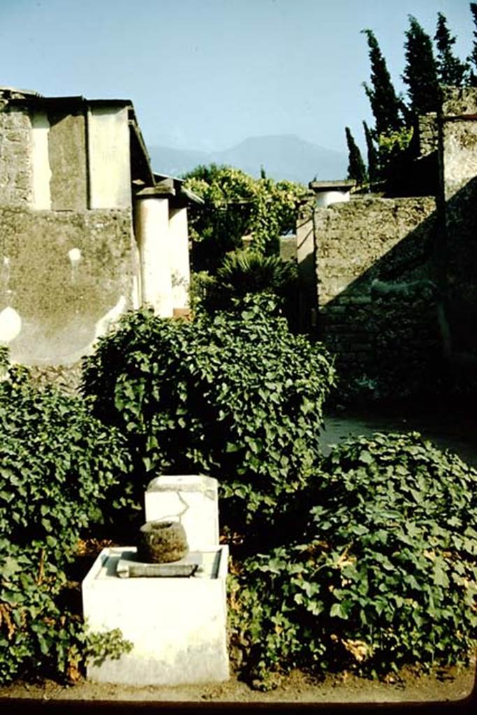 II.2.2 Pompeii. 1957. Looking south across atrium 2. Photo by Stanley A. Jashemski.
Source: The Wilhelmina and Stanley A. Jashemski archive in the University of Maryland Library, Special Collections (See collection page) and made available under the Creative Commons Attribution-Non Commercial License v.4. See Licence and use details.
J57f0471