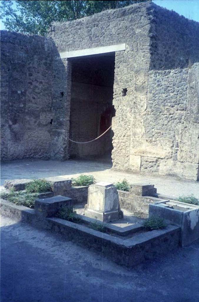 II.2.2 Pompeii. July 2011.
Room 2, looking south-west across atrium towards doorway to room “b”.
Photo courtesy of Rick Bauer.