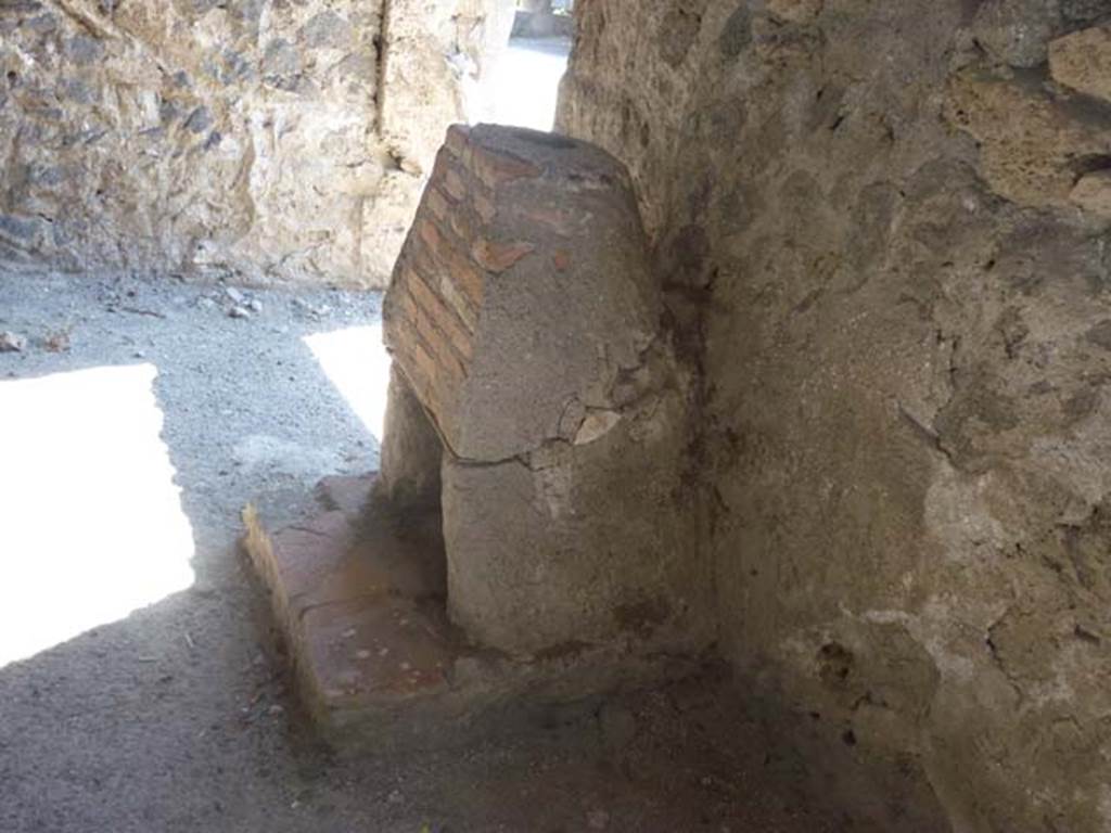 II.2.2 Pompeii. June 2012.  Room 3, looking south towards hearth, and doorway into atrium, from II.2.3.
Photo courtesy of Michael Binns.
According to Spinazzola, this structure was a kiln (muffola) for the baking and glazing of small vases/pots.
See Spinazzola, V. Pompei, alla luce degli Scavi Nuovi di Via dell’Abbondanza (Anni 1910-1923), Vol.1, (p.419, fig.483).

