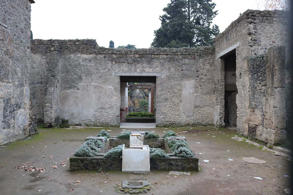 II.2.2 Pompeii. December 2018. Looking south across atrium 2. Photo courtesy of Aude Durand.