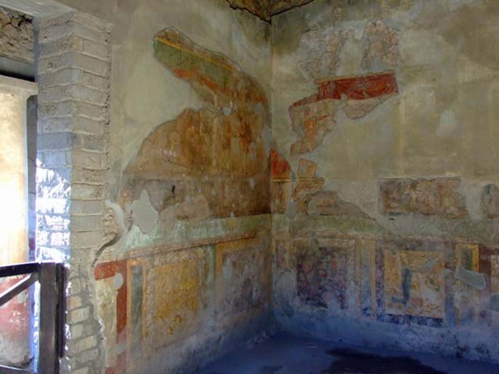 II.2.2 Pompeii. March 2009. Room “h”, triclinium with walls painted with scenes of myths.
Two friezes occupy the middle upper zones of the four walls and they continue all around the room, interrupted only by the door openings.
In the large upper frieze are eight episodes from the life of Heracles.
Below these in the narrower 30cm high frieze are scenes from the Iliad.