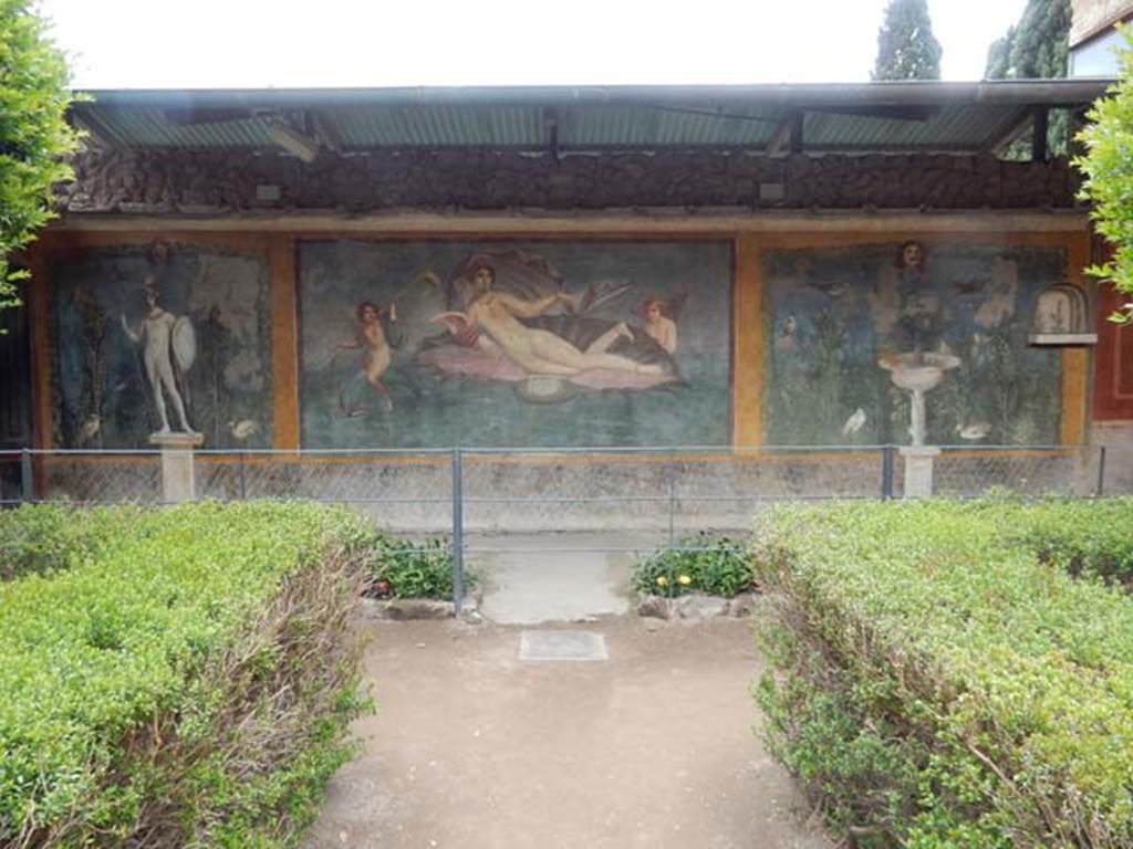 II.3.3 Pompeii. December 2006. Room 11, central panel on south wall of peristyle. Wall painting of Aphrodite / Venus in a shell. One amorini / cupid rides on a dolphin, the other is supporting the shell. Photograph courtesy of Kathryn Breen.
