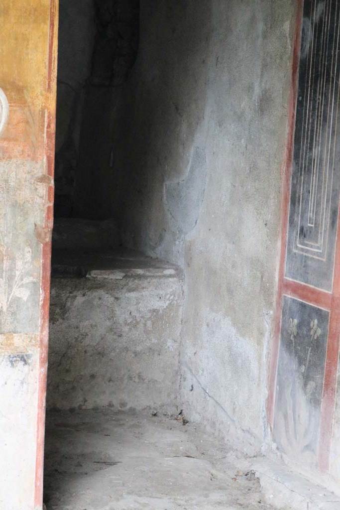 II.3.3 Pompeii. December 2018.
Room 17, looking through doorway to detail inside. Photo courtesy of Aude Durand.