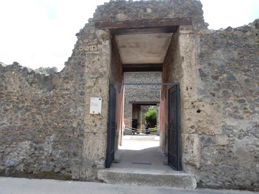II.3.3 Pompeii.  March 2009.  Room 1, Entrance corridor or fauces.  West side.