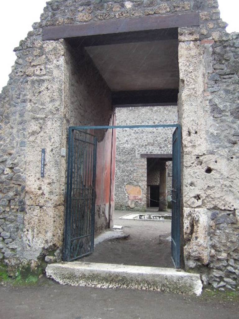 II.3.3 Pompeii. December 2004. Room 2, atrium. Looking south across impluvium.