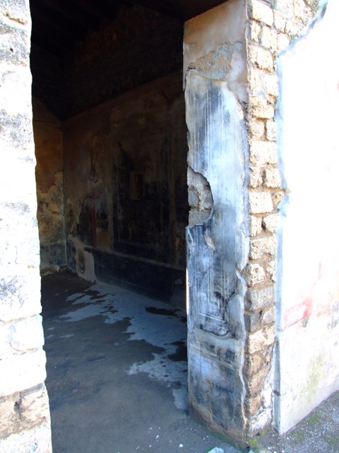 II.3.3 Pompeii. December 2005. Room 6. Triclinium. South wall.