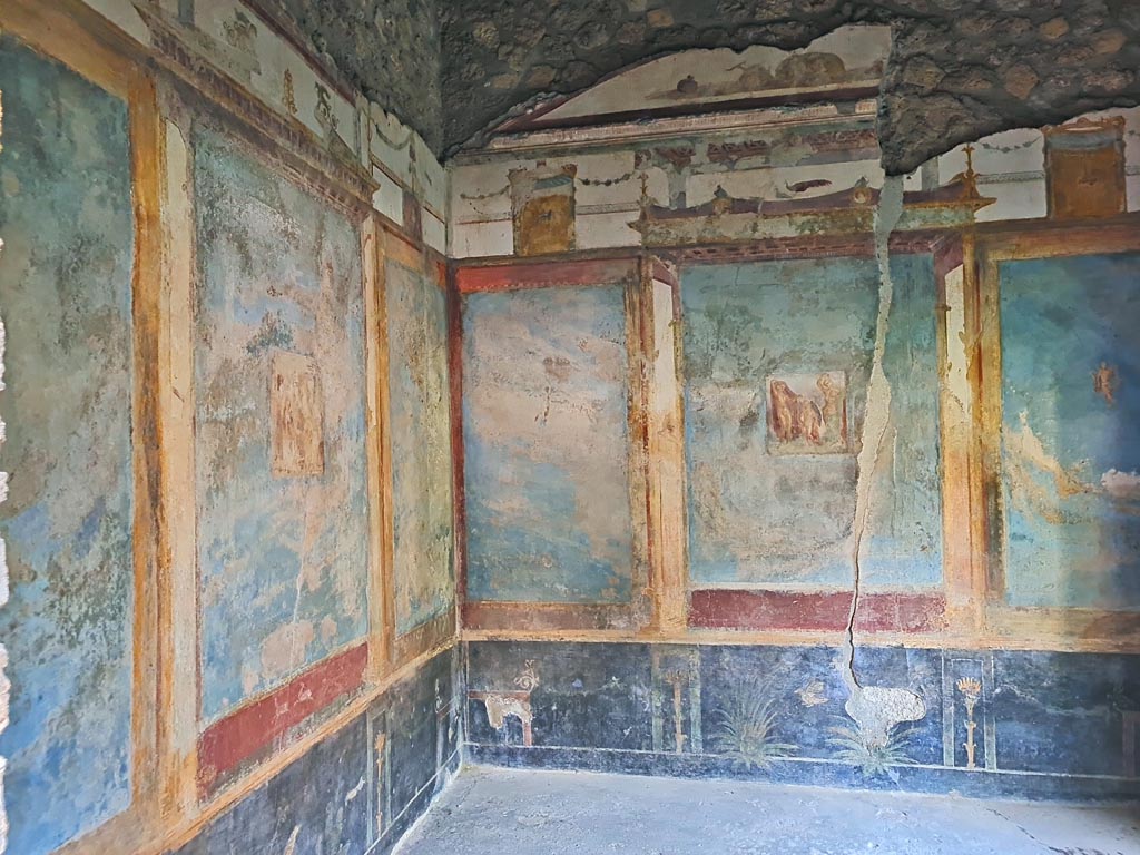 II.3.3 Pompeii. March 2009. Room 10, east wall with remains of wall painting.