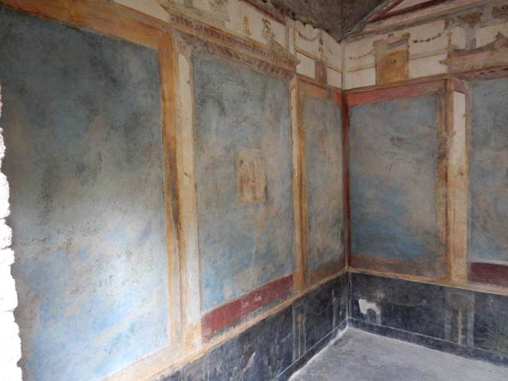 II.3.3 Pompeii. March 2009. Room 10, Upper East wall.