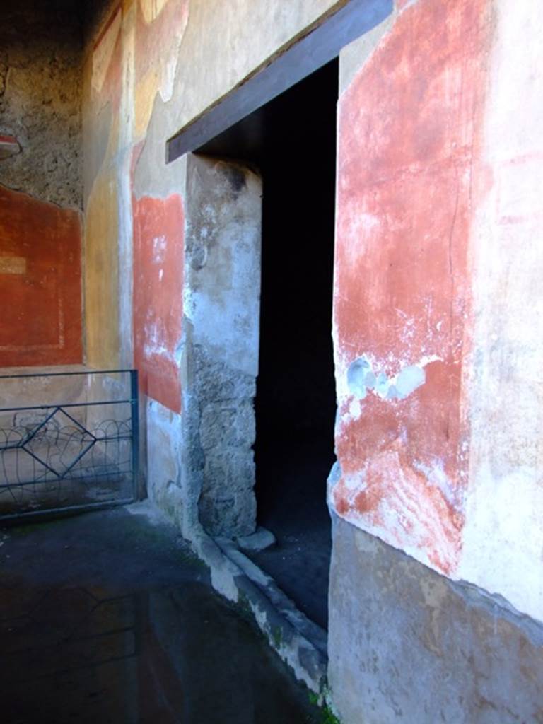II.3.3 Pompeii. March 2009. Doorway to Room 16.