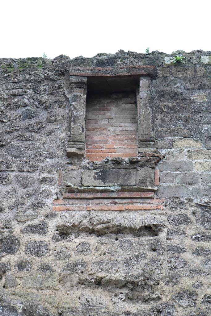 II.4.6 Pompeii. December 2018.
Niche/recess on upper front façade on left of entrance doorway. Photo courtesy of Aude Durand.