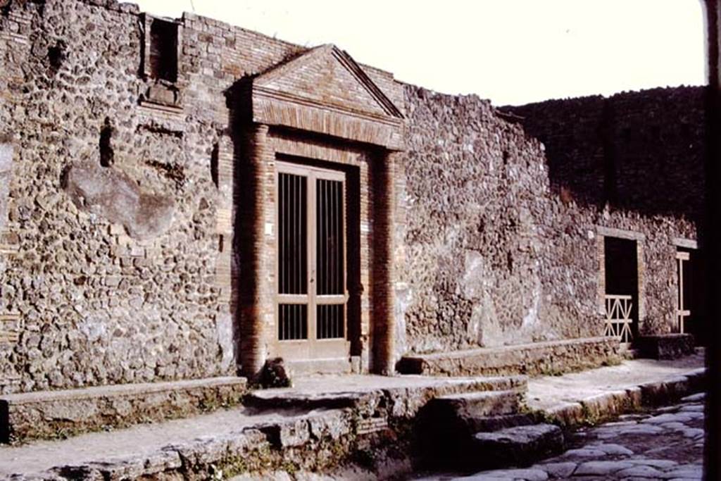 II.4.6 Pompeii. 1972. Looking towards entrances of II.4.6, centre, and II.4.5 and II.4.4. Photo by Stanley A. Jashemski.
Source: The Wilhelmina and Stanley A. Jashemski archive in the University of Maryland Library, Special Collections (See collection page) and made available under the Creative Commons Attribution-Non Commercial License v.4. See Licence and use details. J72f0511