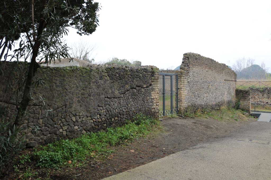 II.4.8 Pompeii. December 2018. Looking north along west side of Vicolo dell�Anfiteatro. Photo courtesy of Aude Durand.

