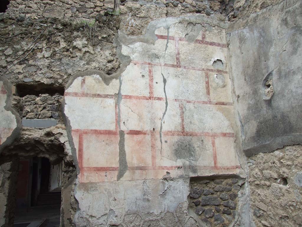 II.4.10 Pompeii. December 2006. Looking back through above doorway to north-east corner of room on south side of atrium.
The doorway to the atrium is on the left. Looking north.