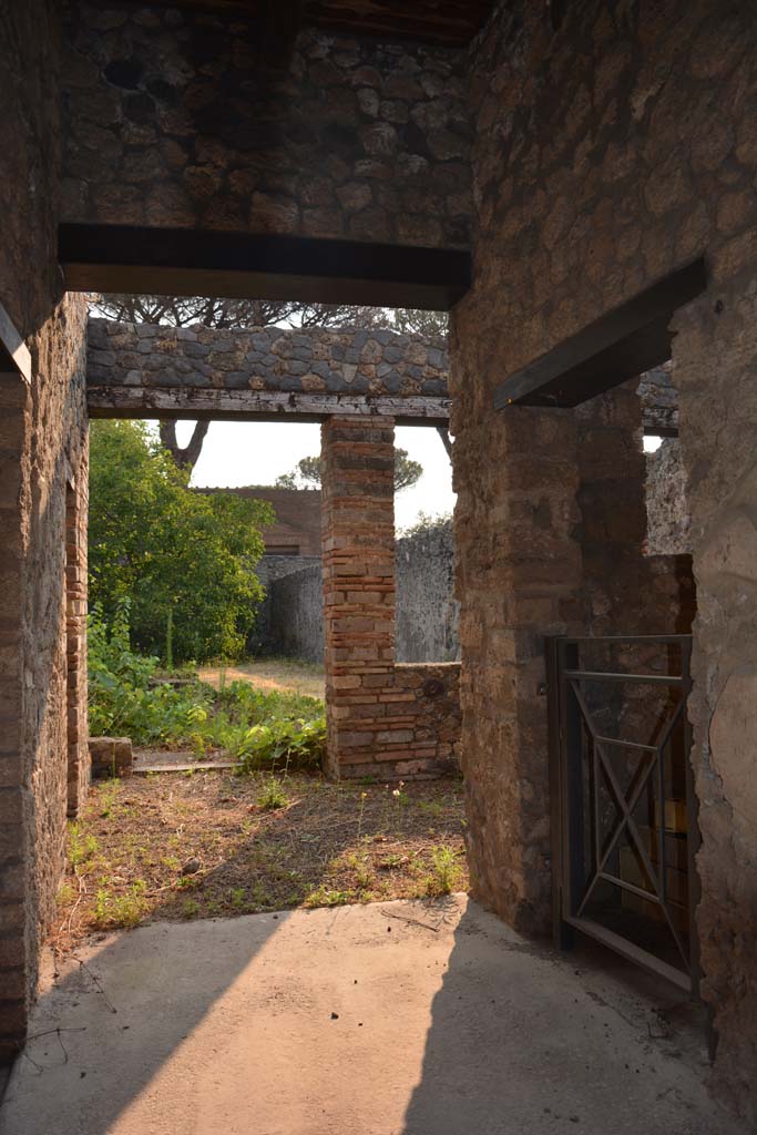 II.8.3 Pompeii. July 2017. 
Looking south-east from entrance corridor towards doorway on south side. 
Foto Annette Haug, ERC Grant 681269 D�COR.
