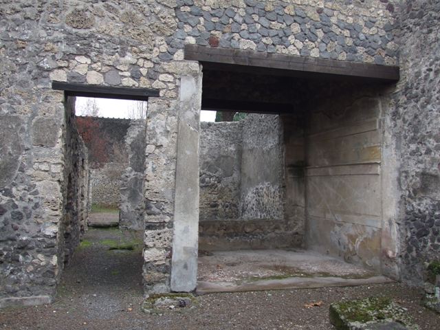 II.8.5 Officina di Sabbatino. December 2007. North east corner of atrium area.