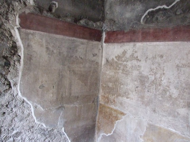 II.8.5 Officina di Sabbatino. December 2007. Cistern mouth outside room with large window.