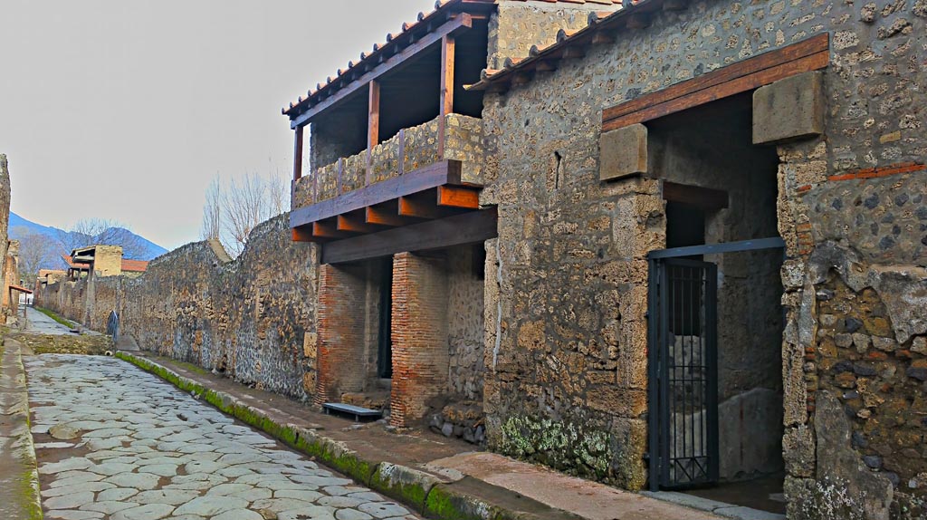II.9.5 Pompeii. 2017/2018/2019. Entrance doorway, in centre, on east side of Via di Nocera. Photo courtesy of Giuseppe Ciaramella.