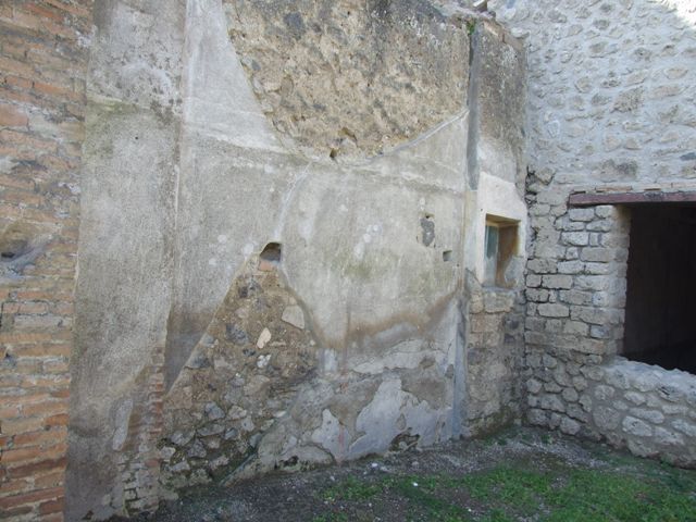III.4.1 Pompeii. December 2005. Rectangular Niche on west wall.