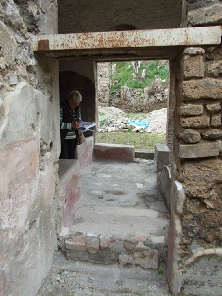 III.4.3 Pompeii. March 2009. Doorway with step, from Room 4. to Room 3. Triclinium.