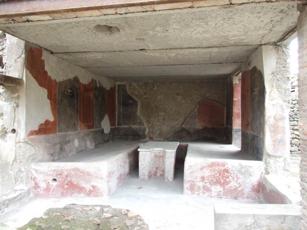 III.4.3 Pompeii. March 2009. Room 3. Triclinium. Looking west.