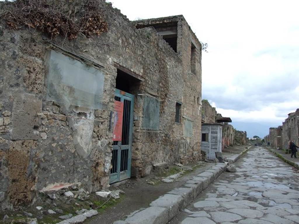 III.4.3 Pompeii.   December 2006.  Looking east along Via dell�Abbondanza.