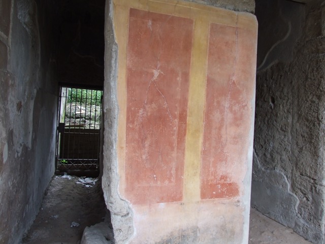III.4.b. Pompeii. March 2009. Window to room 3, and access to room 4, from the north portico.
