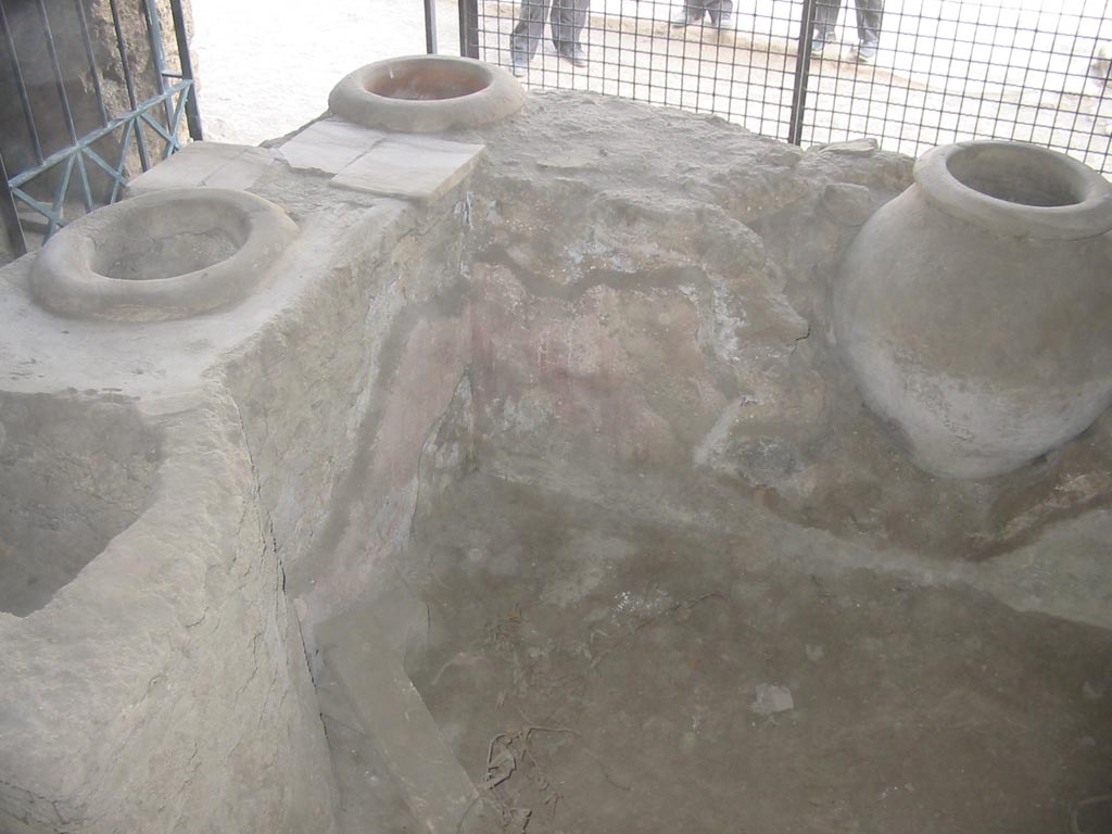 III.6.1 Pompeii. May 2003. Looking south from rear of counter. Photo courtesy of Nicolas Monteix.