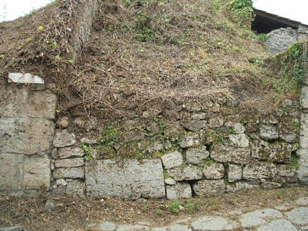 III.8.1 Pompeii, May 2005. Blocked roadway. IX.14
