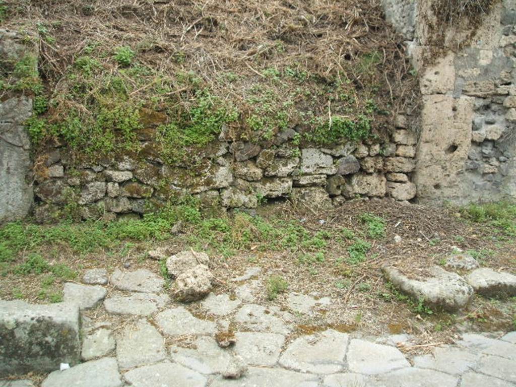 III.9.1 Pompeii. May 2005. Roadway III.8