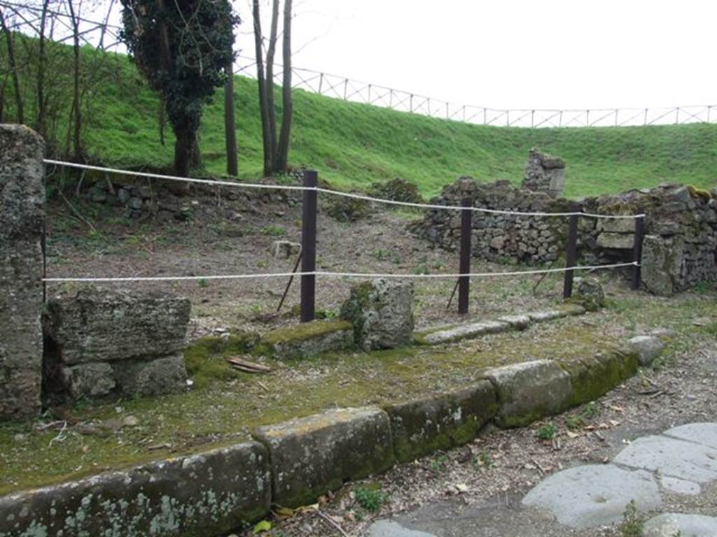 III.10.5 Pompeii. March 2009. Entrance on Via di Nola.