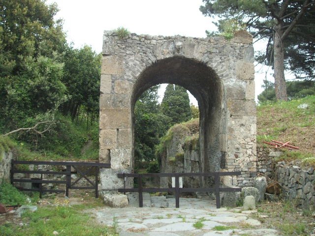 Pompeii. May 2005. Site of III.12.a, III.12.b and blocked road  

It is difficult to reconcile the entrances in this insula with the plans 
as the entrances onto Via Nola have been filled in or are unexcavated.