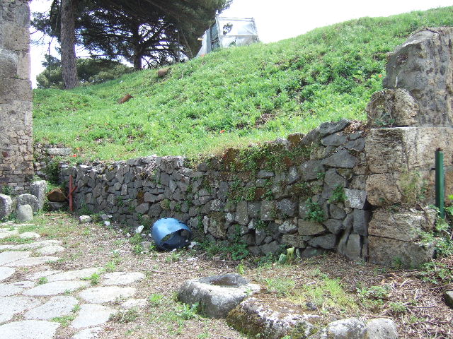 III.12 Pompeii. May 2006.  Via Nola looking west from the Nola Gate.  IV.5.
