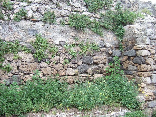 IV.1.c Pompeii.  May 2006.  Front wall on north side of Via Nola.