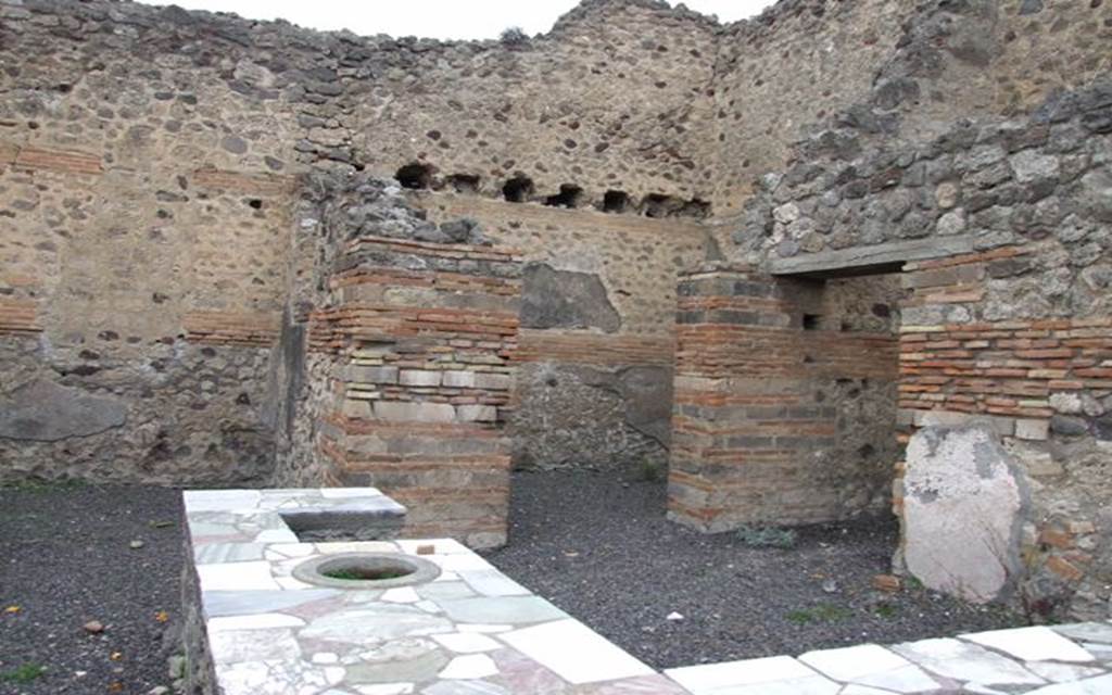 V.1.1 Pompeii. December 2007. Looking north east to rear rooms.