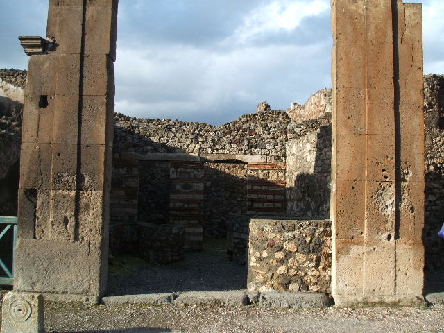 V.1.4 Pompeii. May 2010. South-west corner of workshop.