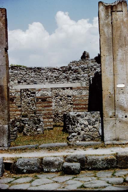 V.1.4 Pompeii. May 2010. Large renovated water basin in north-west corner.