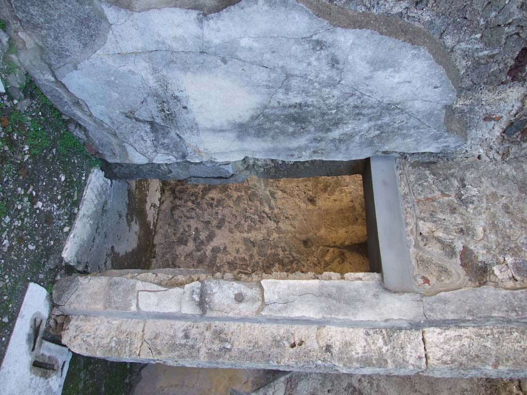 V.1.7 Pompeii. December 2007. Entrance to room 6.
