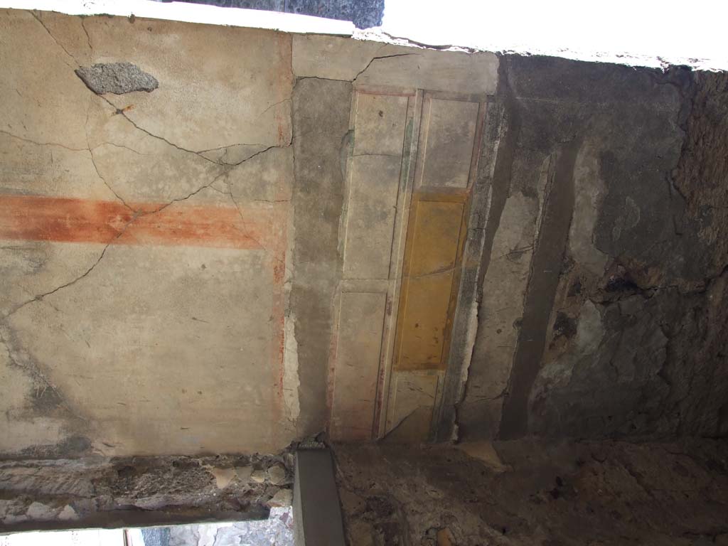 V.1.7 Pompeii.  December 2007. Room 11.  Painted walls.