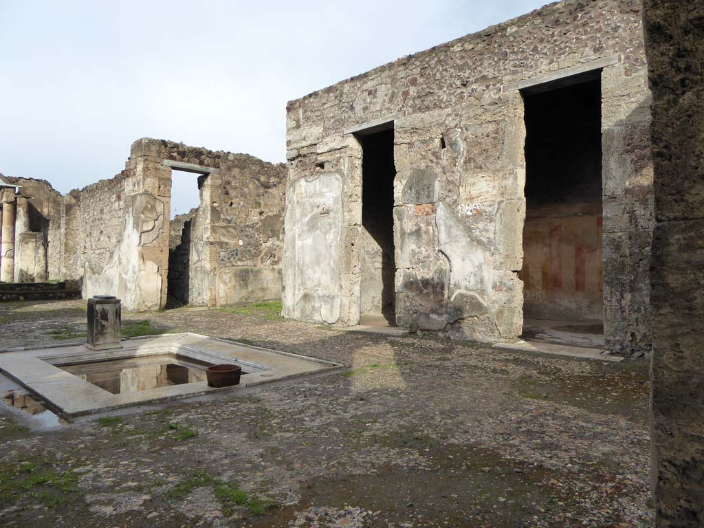 V.1.7 Pompeii. January 2017.
Looking north-east towards doorway to room 13 tablinum, room 10 corridor, room 9 east ala, and room 8 and 7, on east side of atrium 4.
Foto Annette Haug, ERC Grant 681269 DÉCOR.