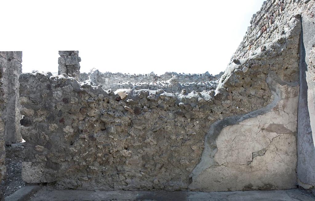 V.1.7 Pompeii. c.2005-7. Room 11, north wall. Photo by Hans Thorwid.
Photo courtesy of Swedish Pompeii Project.