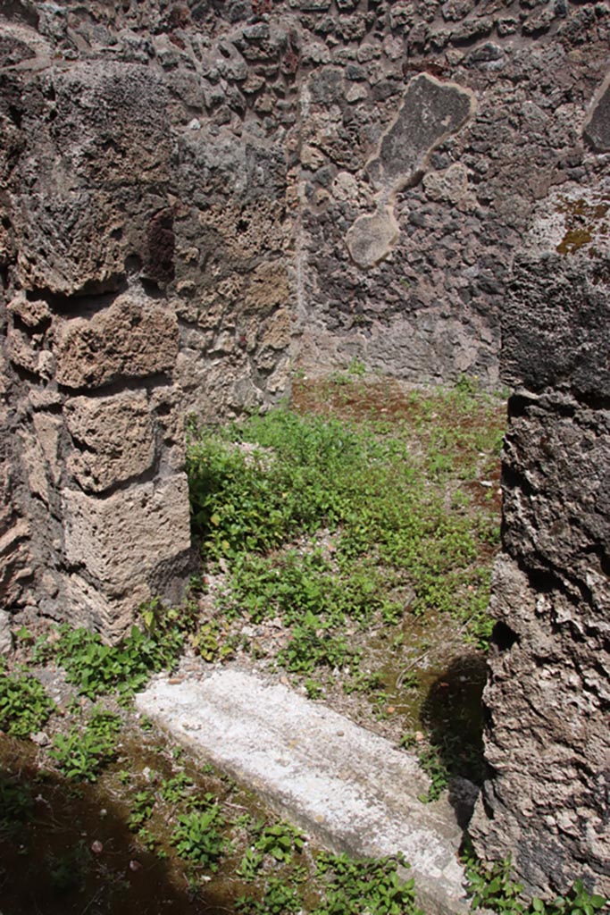 V.1.7 Pompeii. May 2024.
Doorway to room “a”, on east side of corridor 10. Photo courtesy of Klaus Heese.