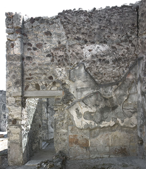 V.1.7 Pompeii.  March 2009. Second niche on east wall of peristyle.