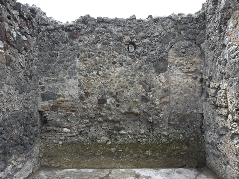V.1.7 Pompeii. March 2009. Room 25, North wall, north east corner and hollow wall of terracotta tiles.